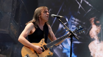 Meghalt az AC/DC alapító gitárosa