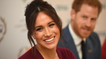 Meghan Markle a szeretteit hordja a nyakában