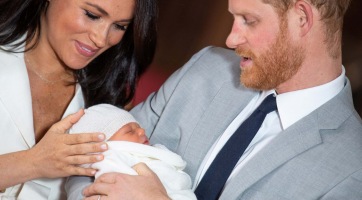 Megható fotó érkezett Harry herceg kisfiáról