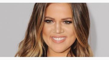 Megmutatta fenekét Khloe Kardashian