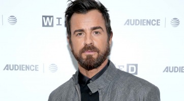Megmutatta kutyáját Justin Theroux