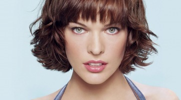 Megmutatta újszülött kislányát Milla Jovovich
