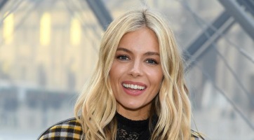 Megszületett Sienna Miller második kisbabája