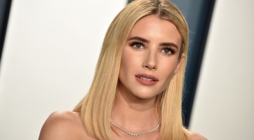 Megszületett Emma Roberts kisfia