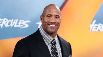 Micsoda férfi: így eteti kismama párját Dwayne Johnson!