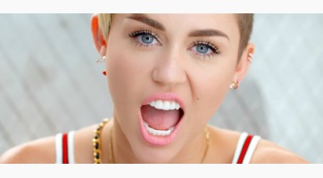 Miley Cyrus bevallotta, hogy leszbikus