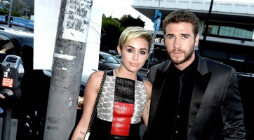 Miley Cyrus és Liam Hemsworth együtt jótékonykodott
