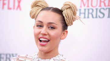 Miley Cyrus újra jegygyűrűt hord!