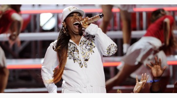 Missy Elliott is fellép a Super Bowl félidejében