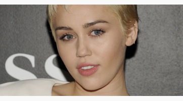 Most meg apakomplexusa lett Miley Cyrus-nak?