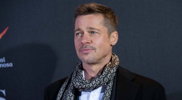 Motoros tetoválást csináltatott Brad Pitt