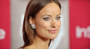 Nagymamaruhában, smink nélkül vásárolgat Olivia Wilde