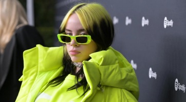 Nagyon cuki kiskutyát fogadott örökbe Billie Eilish