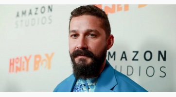 Nagyon különös dolgokat csinál ismét Shia LaBeouf