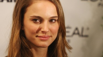 Natalie Portman villantott!