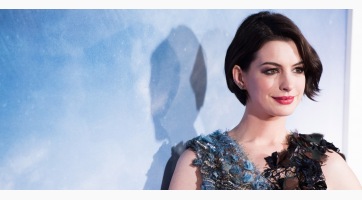 Nézd meg Anne Hathaway első gyermekét
