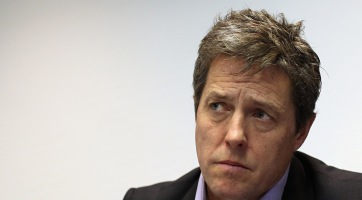 Nézd meg, hogy megöregedett és meghízott Hugh Grant