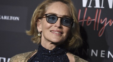 Online társkeresőkön ismerkedik Sharon Stone