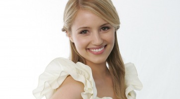 Óriási eljegyzési gyűrűt villantott Dianna Agron