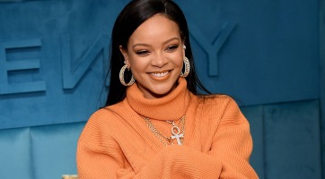 Óriási homloka van Rihannának ezen a képen