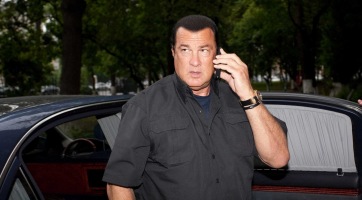 Orosz állampolgár lett Steven Seagal