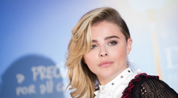 Őrült rajongó zaklatja Chloe Grace Moretz-et