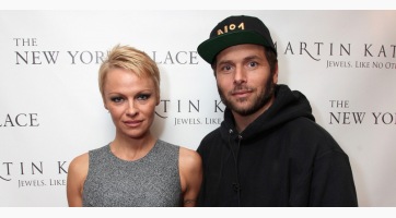 Pamela Anderson szereti a hullámvölgyeket