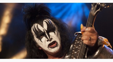 Pedofil-botrányba keveredett a legendás Kiss gitárosa