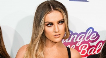 Perrie Edwards nyaralós képeket posztolt