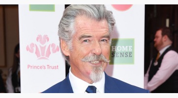 Pierce Brosnan kecskeszakállas lett