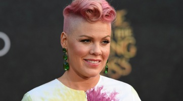 Pink újraírta a végrendelelét, amikor elkapta a vírust