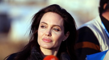 Plasztikáztatott Angelina Jolie?