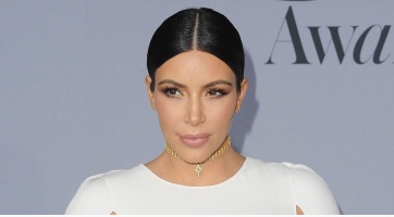 Plasztikáztatta arcát Kim Kardashian?