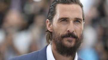 Professzor lett Matthew McConaughey