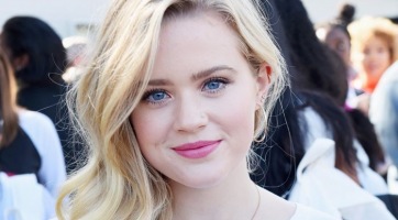Reese Witherspoon lánya az Instagramon coming outolt!
