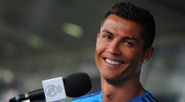 Rejtélyes szőkeséggel kavar Ronaldo