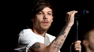 Reptéren verekedett Louis Tomlinson