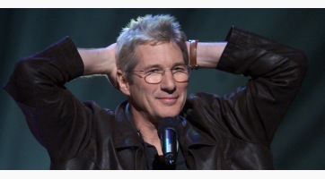 Richard Gere fiatalabb nőre cserélte feleségét