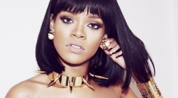 Rihanna cápák között fotózkodott