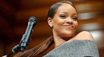 Rihanna már megint alsóneműben pózolt