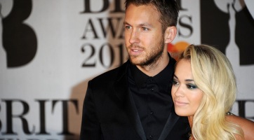 Rita Ora lelkileg a padlón van