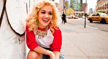 Rita Ora-t 14 évesen bántalmazták
