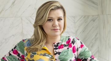 Rögtön két új dallal tért vissza Kelly Clarkson