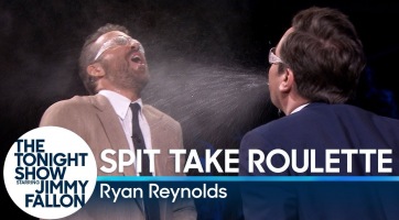 Ryan Reynolds és Jimmy Fallon egymásra köpködtek