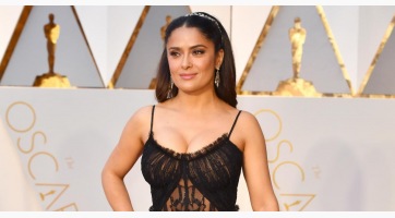 Salma Hayek 53 éves lett