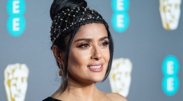 Salma Hayek végigedzette a 2020-as évet