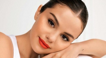 Selena Gomez ismét sminkmentes napokat tart