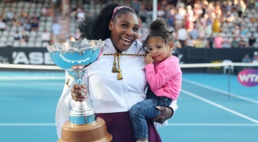 Serena Williams pink tüllruhát öltött magára