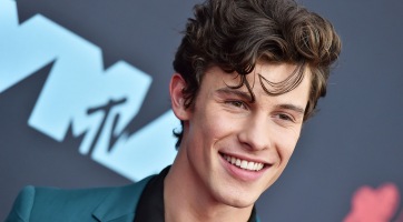 Shawn Mendes cuki kengurukkal fotózkodott 