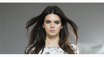 Smink nélkül mutatkozott Kendall Jenner